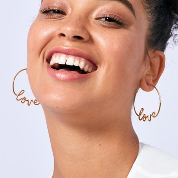 :: Stella & Dot [GOLD] Love Hoop Earrings - Picture 9 of 16